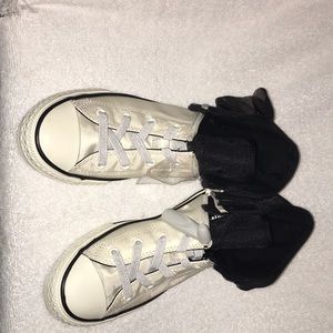 Casual sneakers with ruffles